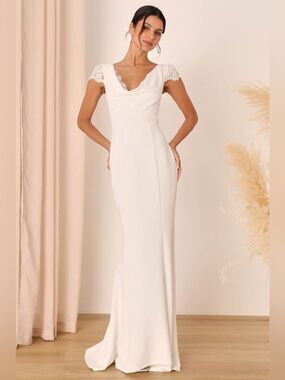NWT Lulus White Lace Sleeve Mermaid Bridal Gown – Size Large